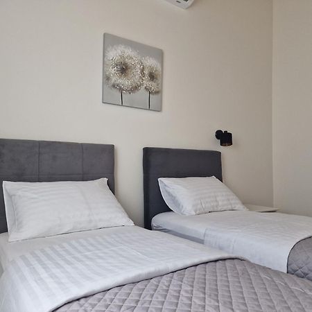 Apartments Miamare Примоштен Экстерьер фото