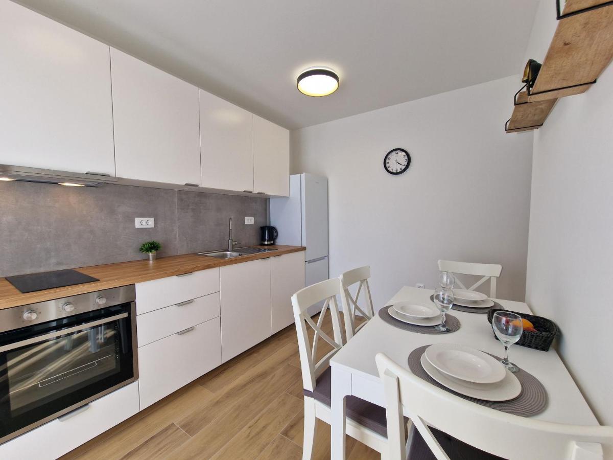 Apartments Miamare Примоштен Экстерьер фото