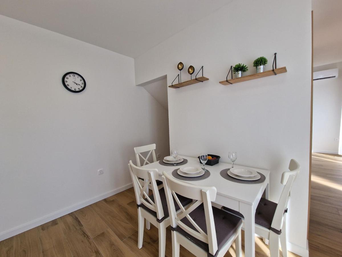 Apartments Miamare Примоштен Экстерьер фото