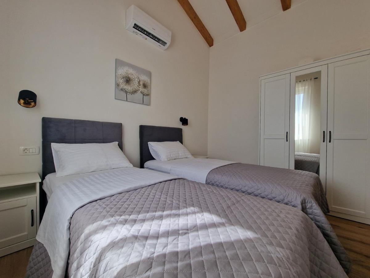 Apartments Miamare Примоштен Экстерьер фото