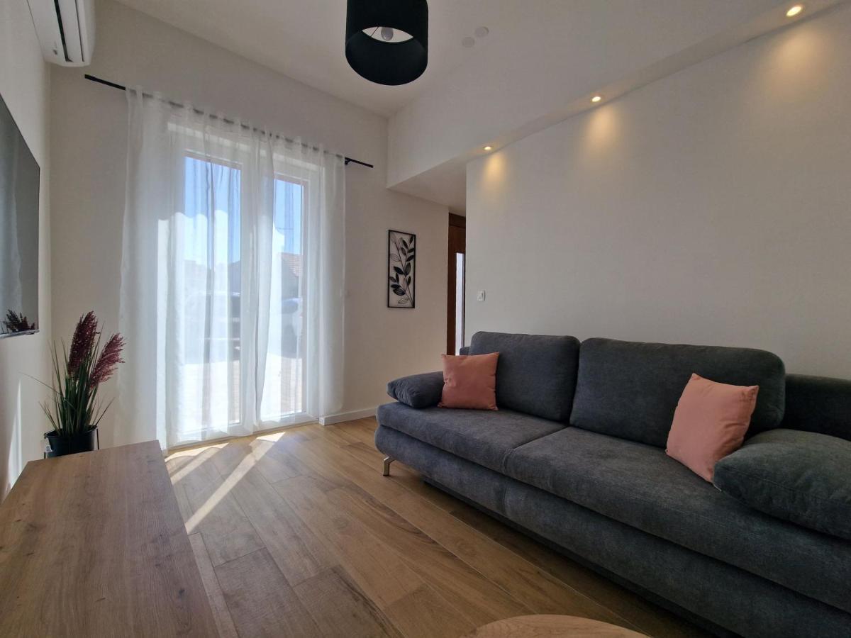 Apartments Miamare Примоштен Экстерьер фото