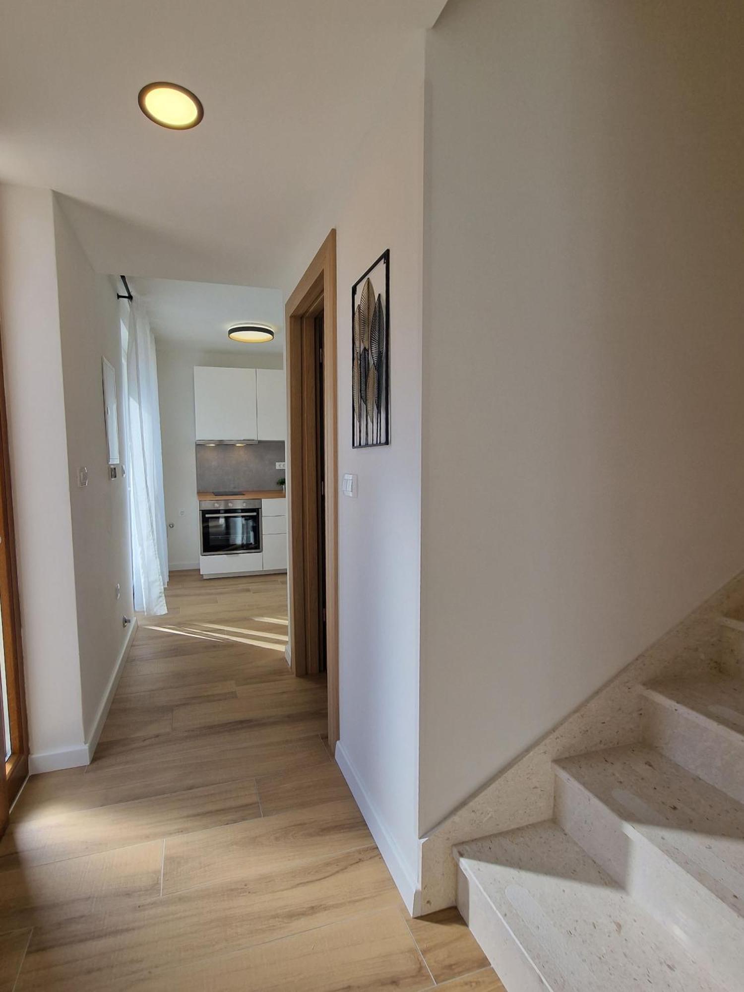 Apartments Miamare Примоштен Экстерьер фото
