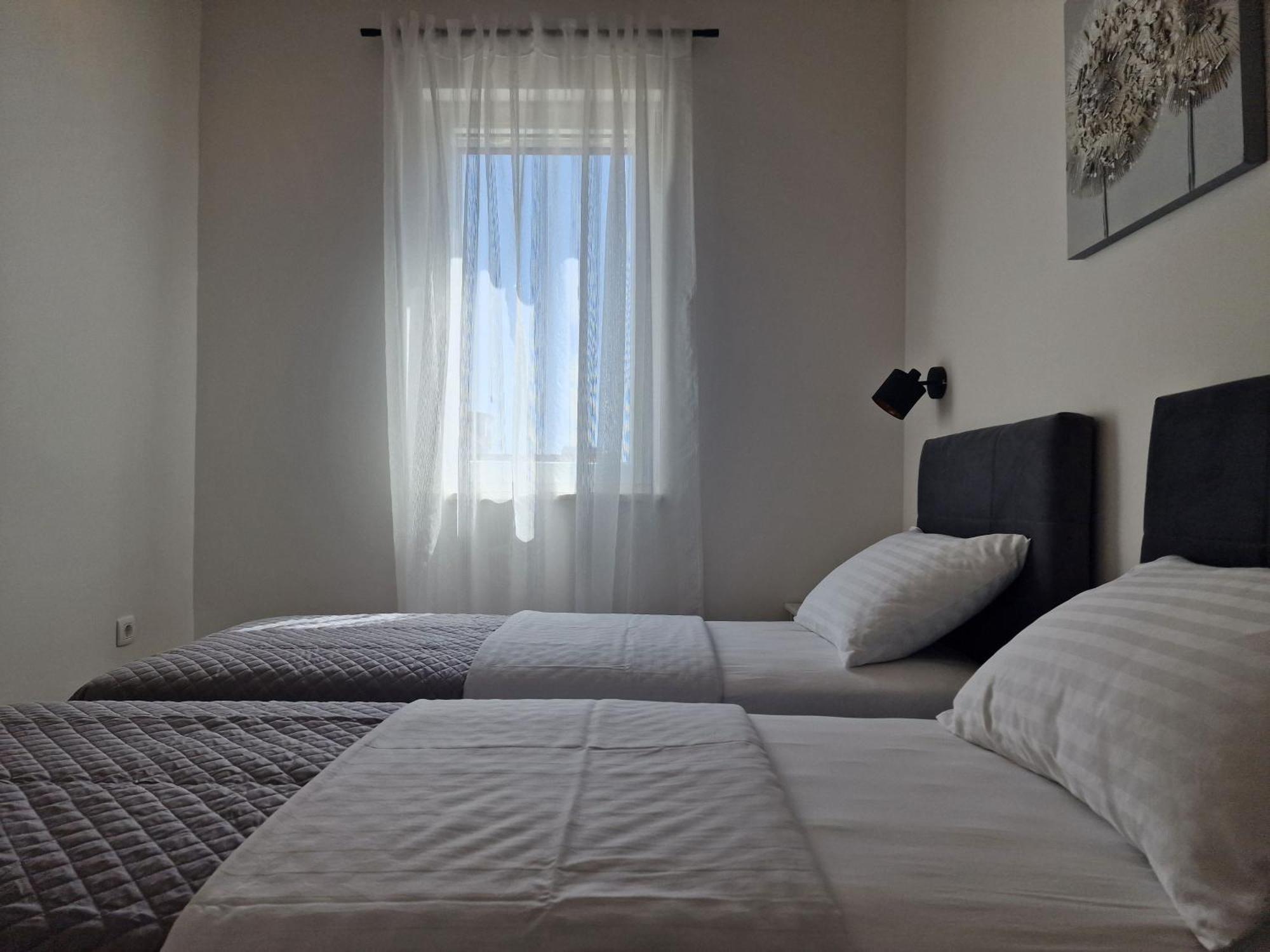 Apartments Miamare Примоштен Экстерьер фото