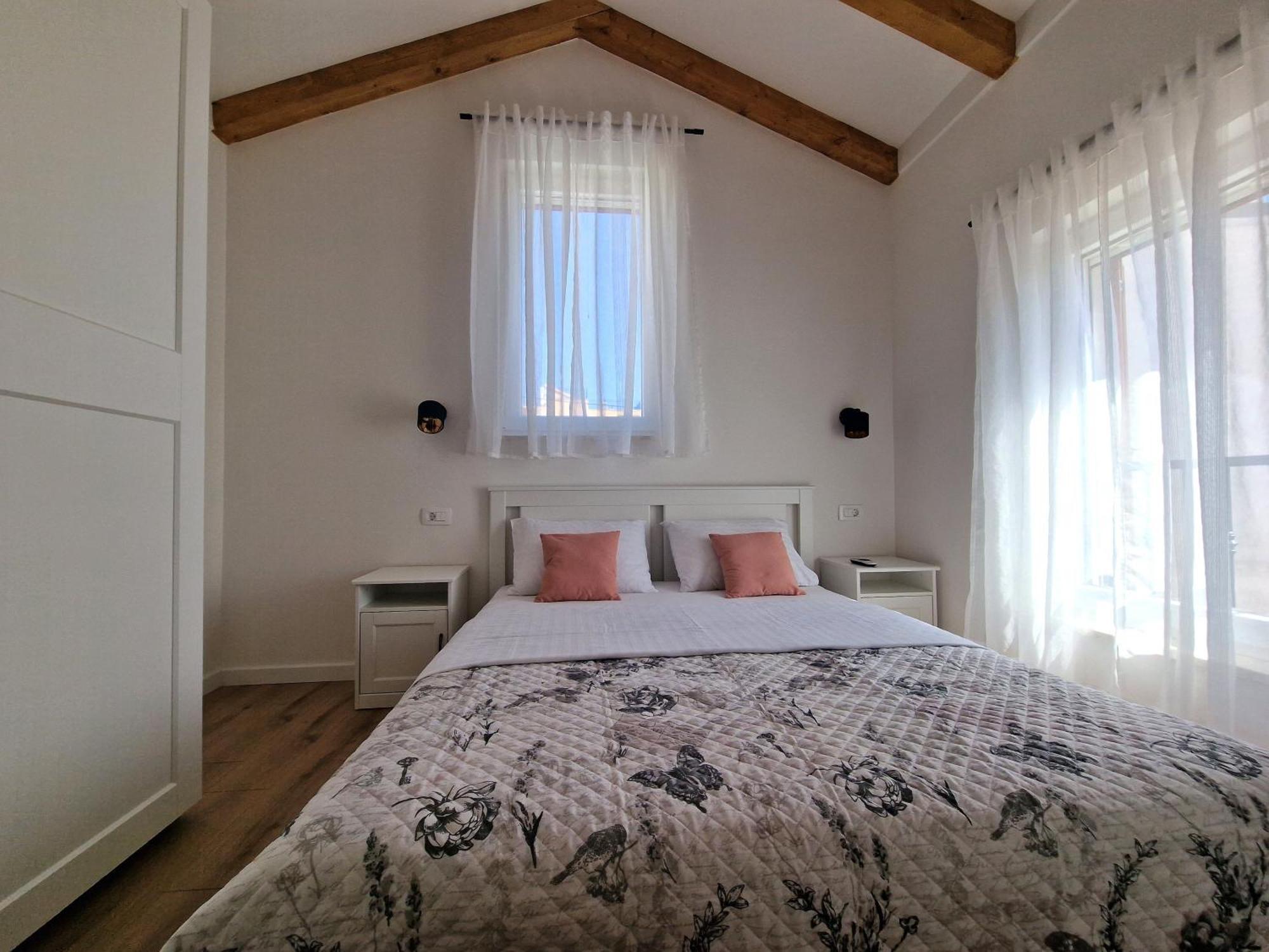 Apartments Miamare Примоштен Экстерьер фото