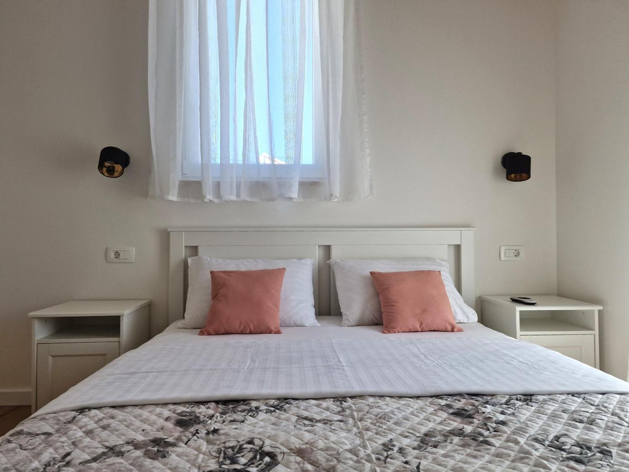 Apartments Miamare Примоштен Экстерьер фото