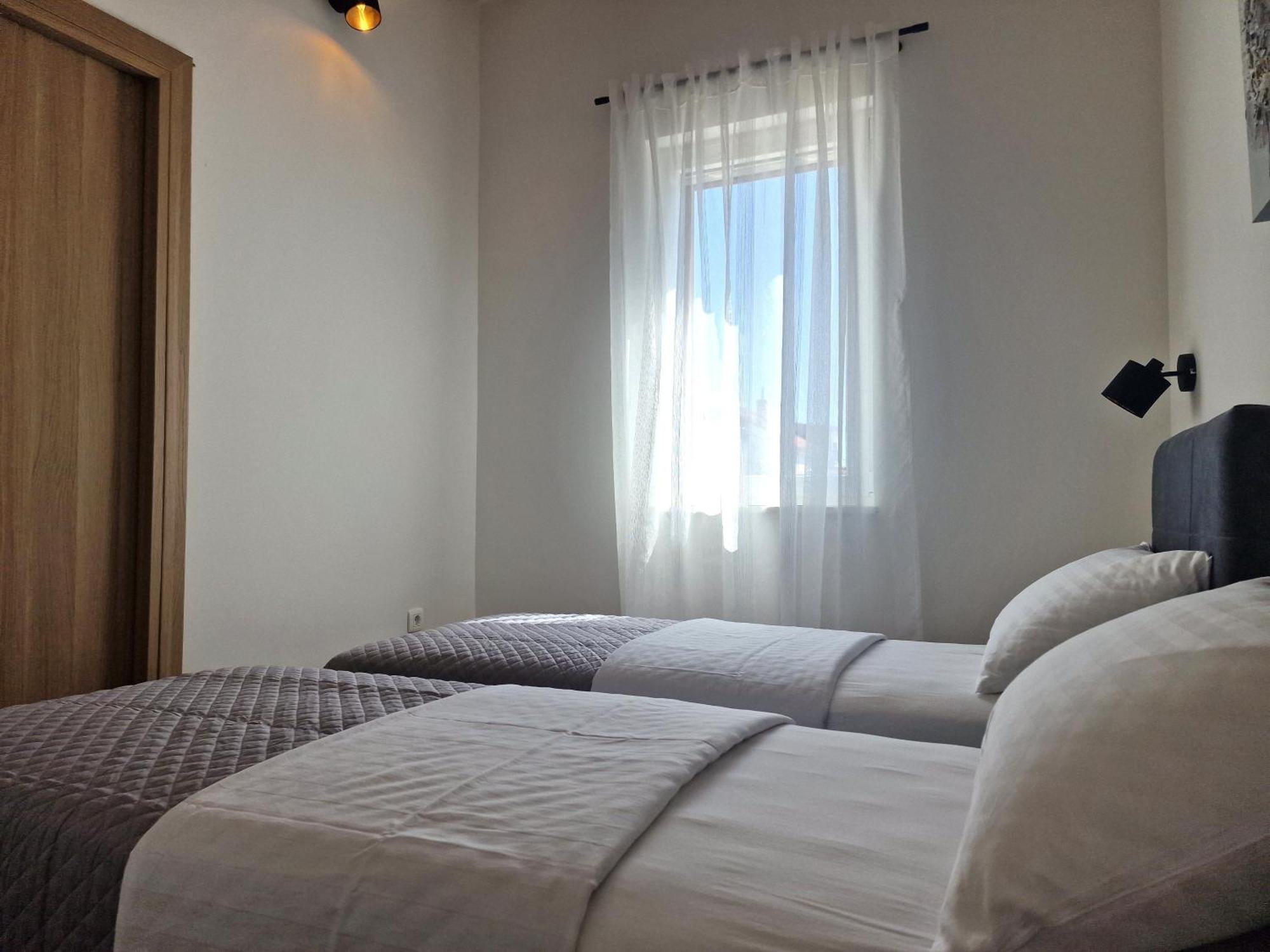 Apartments Miamare Примоштен Экстерьер фото