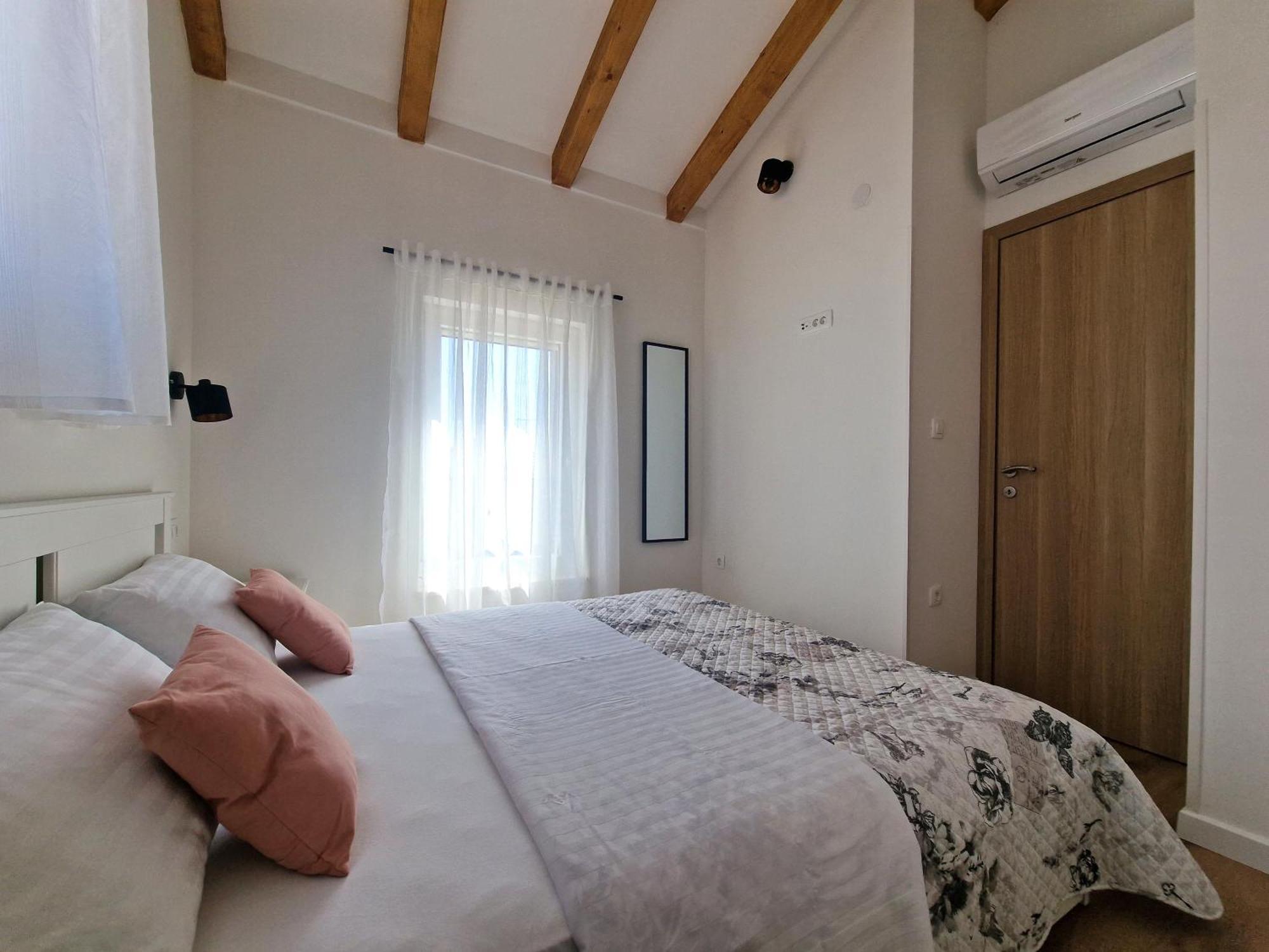 Apartments Miamare Примоштен Экстерьер фото
