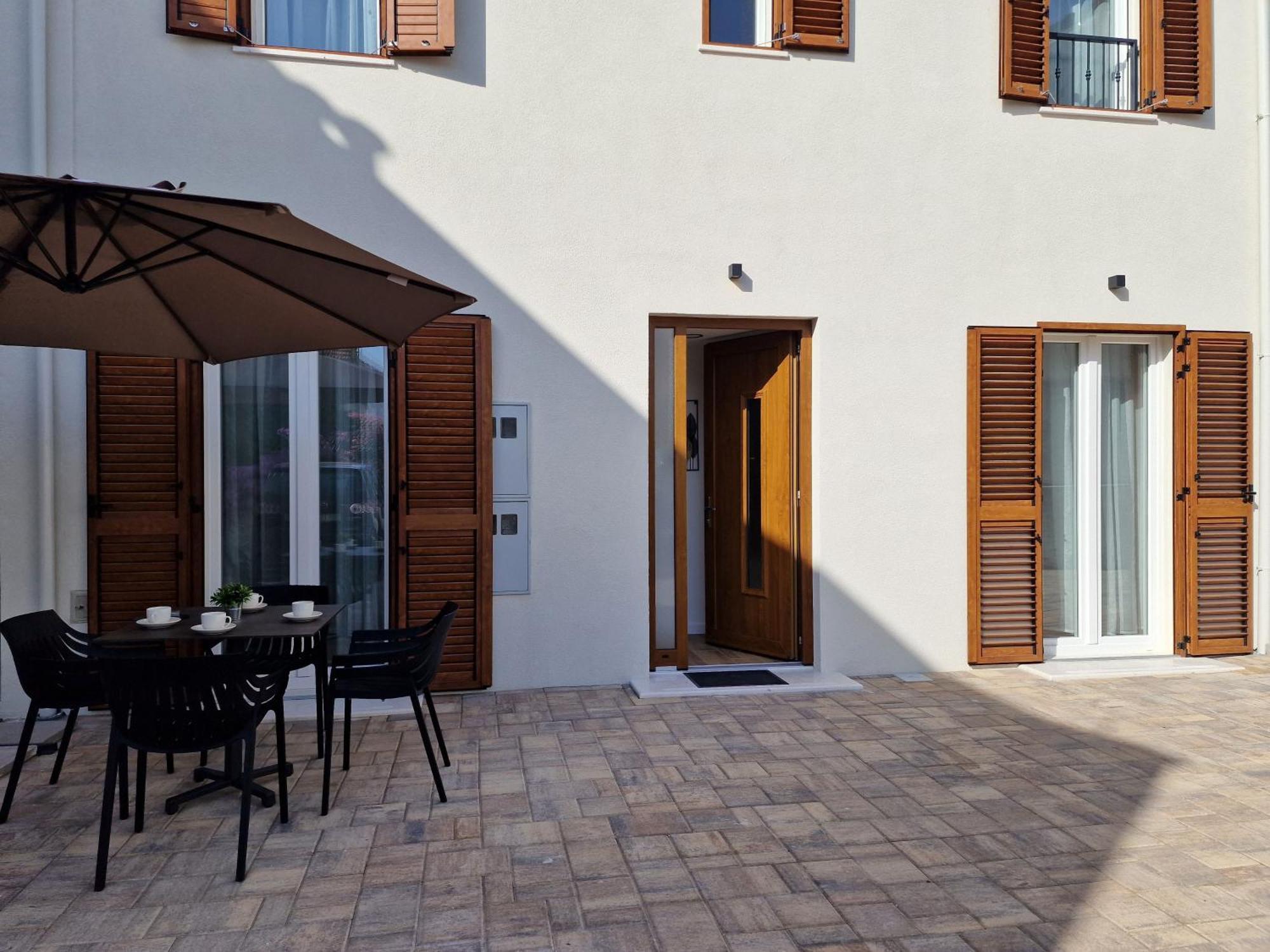 Apartments Miamare Примоштен Экстерьер фото