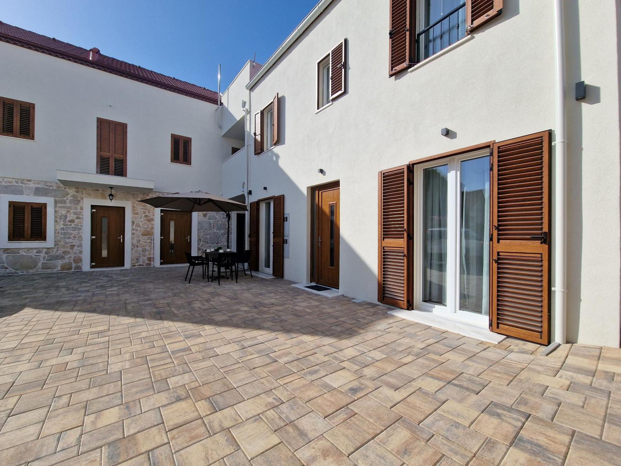 Apartments Miamare Примоштен Экстерьер фото