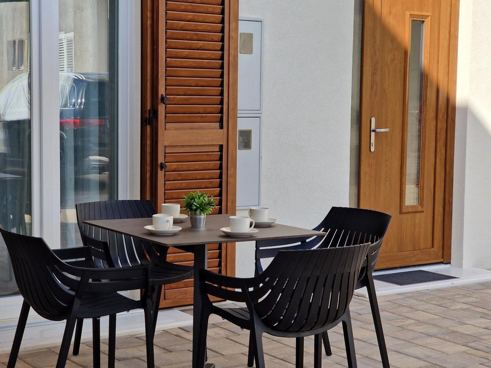 Apartments Miamare Примоштен Экстерьер фото